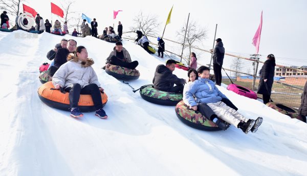 滑雪場建設(shè).jpg 滑雪場建設(shè).jpg