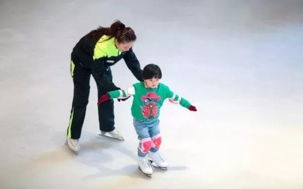 附近滑冰場(chǎng) 附近滑冰場(chǎng)