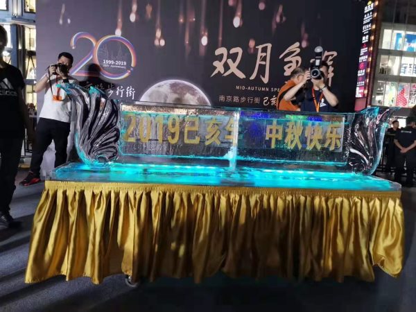 冰雕注酒大型 冰雕注酒大型